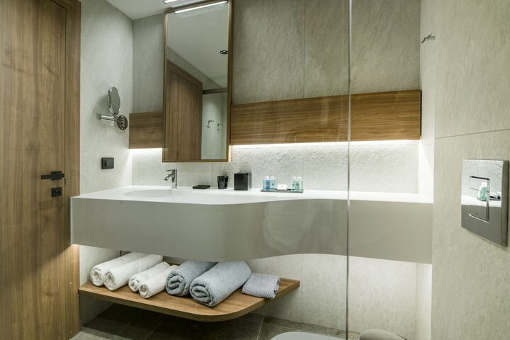 Room 194 of 332