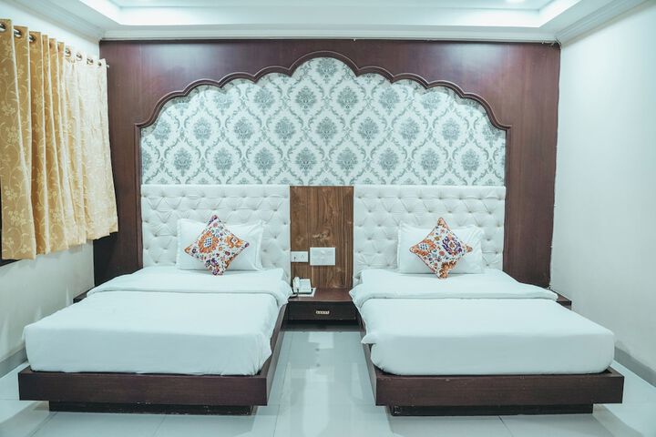 Room 9 of 29