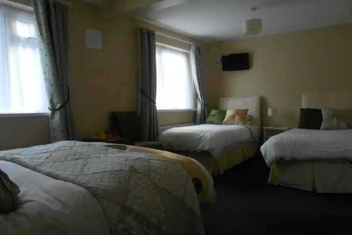 Room 2 of 5