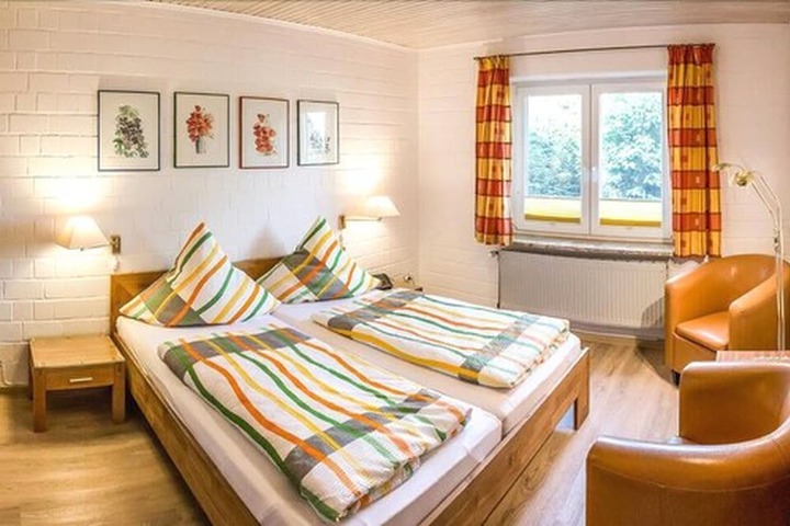 Room 2 of 62