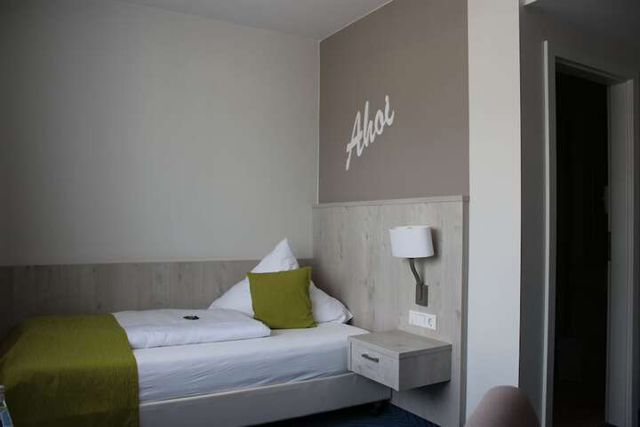 Room 15 of 30