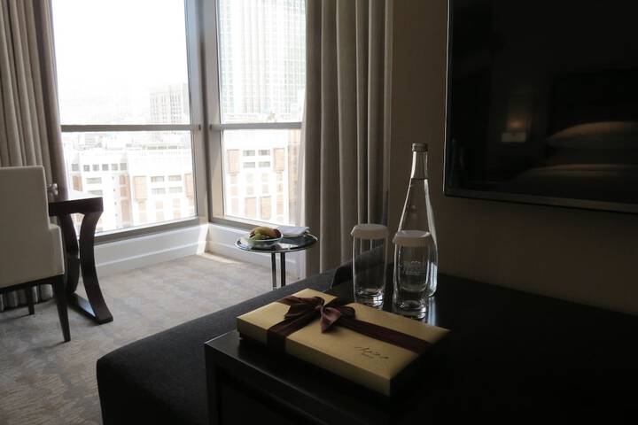 Room 10 of 77