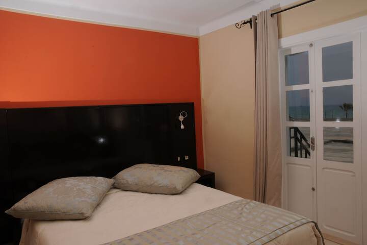 Room 27 of 103