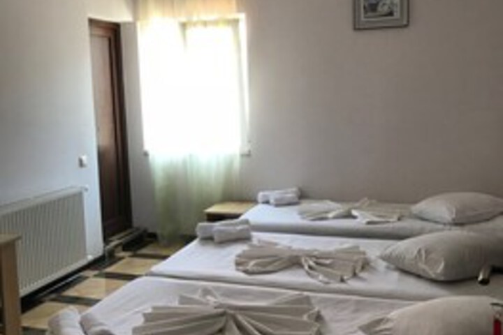 Room 12 of 32