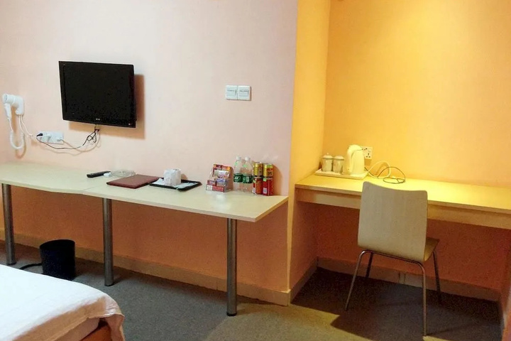 Room 4 of 6