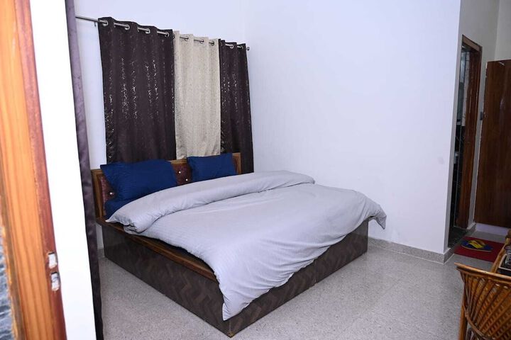Room 6 of 26