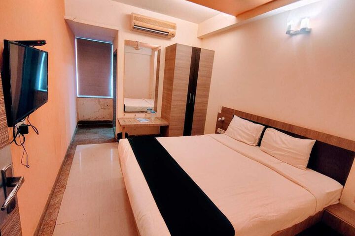 Room 3 of 10