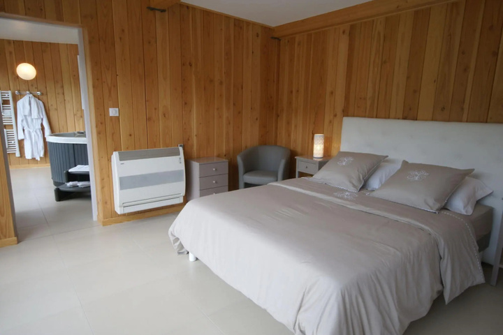 Room 2 of 17