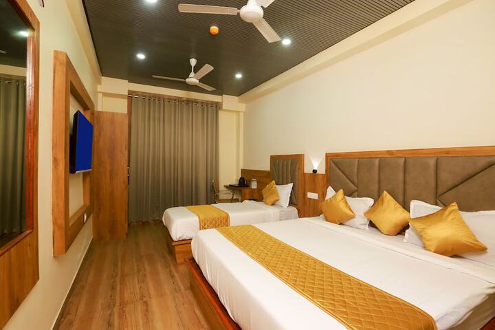 Room 10 of 28