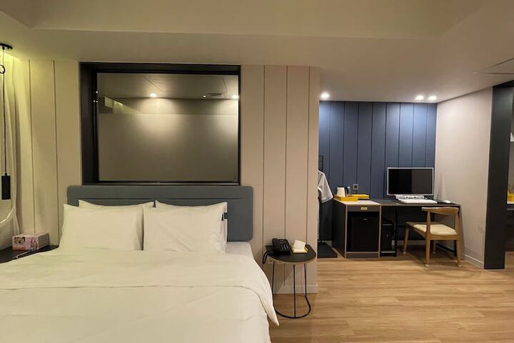 Room 10 of 60