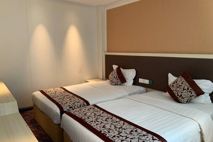 Room 5 of 14