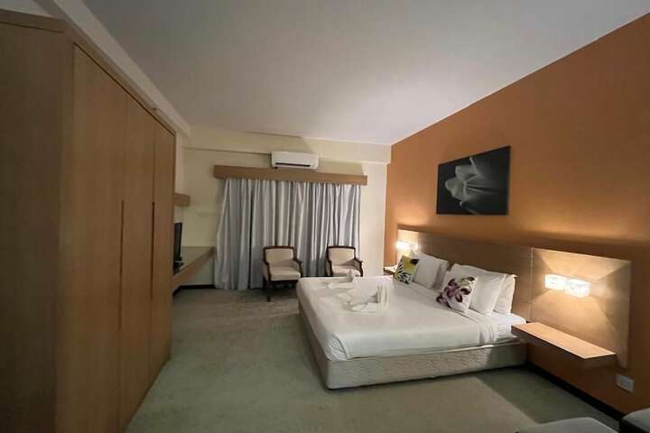 Room 343 of 650