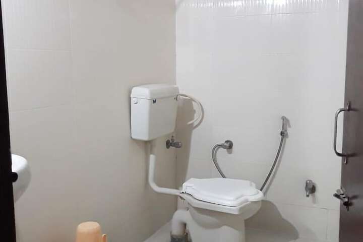 Room 5 of 8