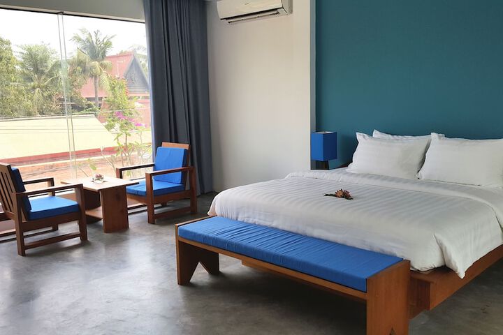 Room 12 of 180