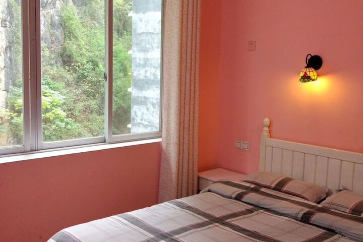 Room 4 of 28