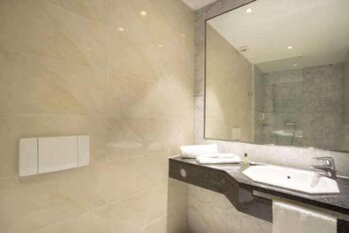 Room 2 of 10