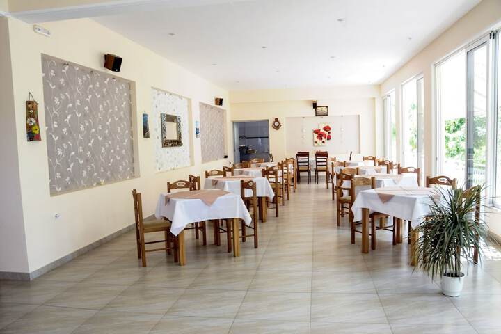 Dining 10 of 14