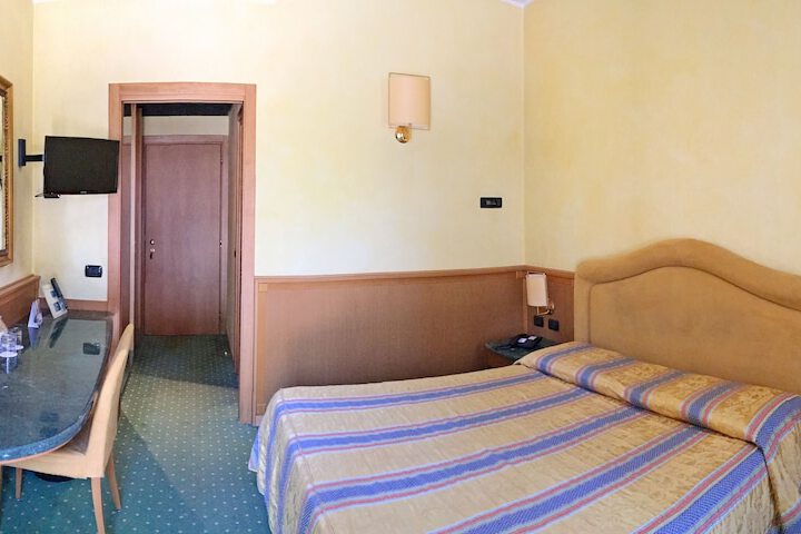 Room 4 of 30