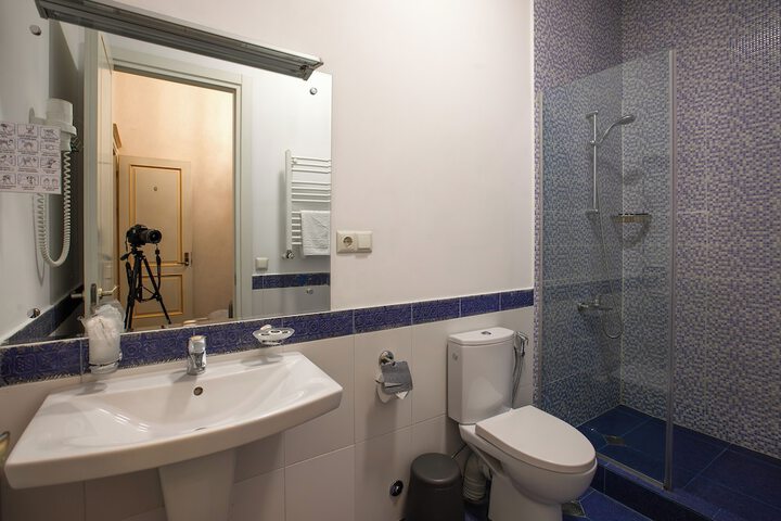 Room 83 of 91