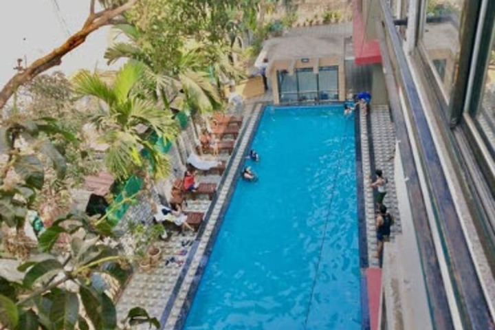 Pools & Facilities