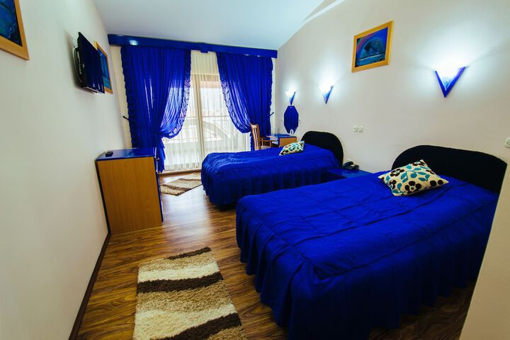 Room 6 of 61