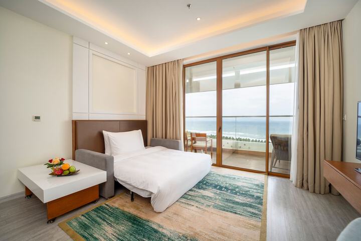 Room 3 of 182