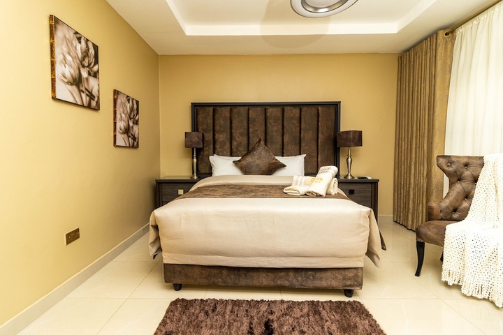 Room 5 of 10