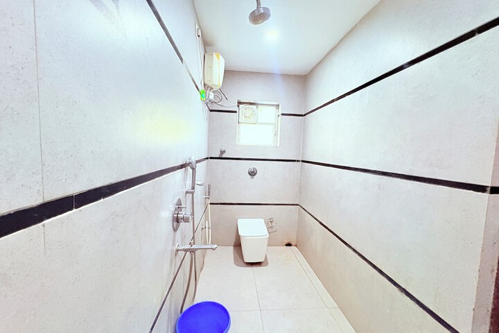 Room 52 of 77
