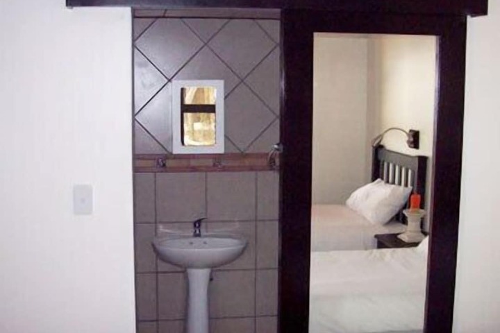 Room 13 of 32