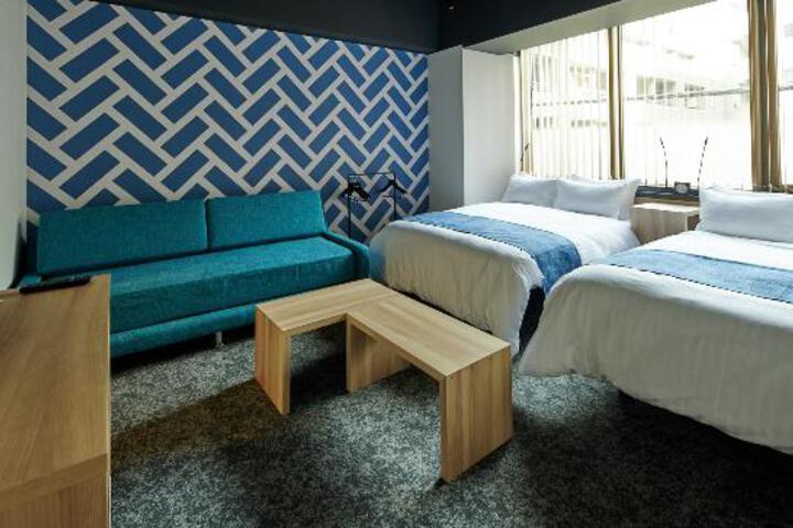 Room 7 of 9