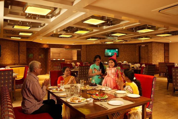 Dining 25 of 40