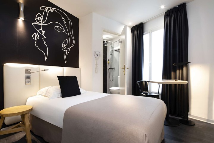 Room 51 of 109