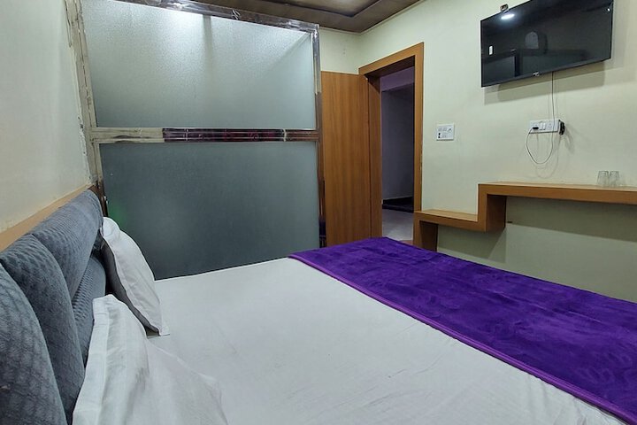 Room 15 of 25