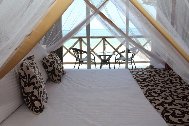 Room 4 of 105
