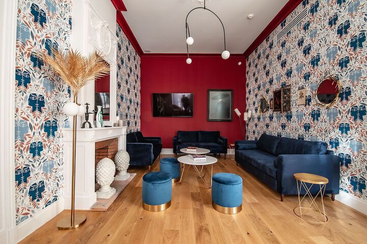 Lounge 80 of 94
