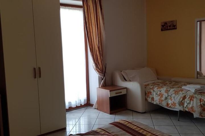 Room 6 of 34