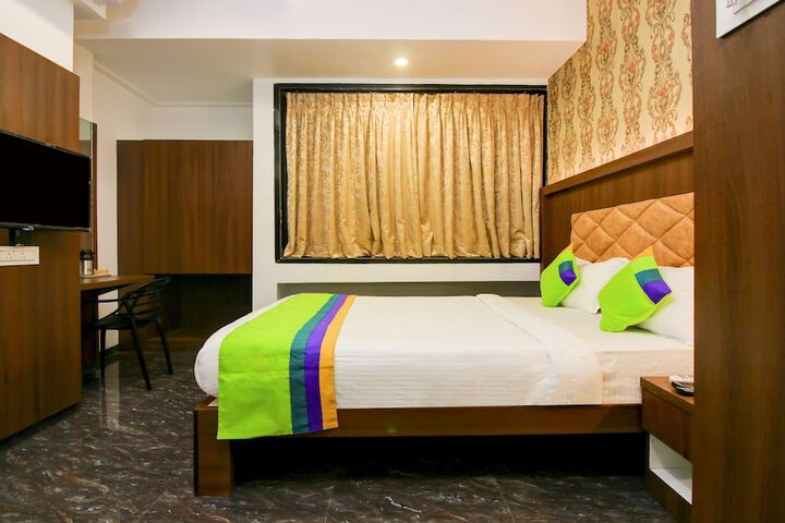 Room 10 of 33