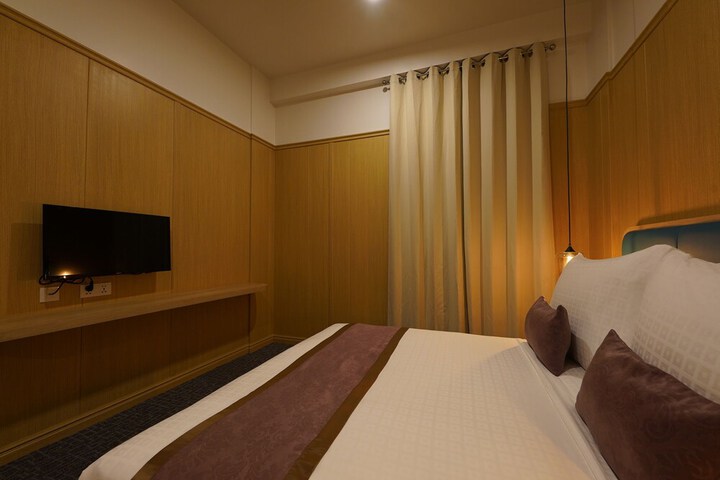 Room 5 of 64