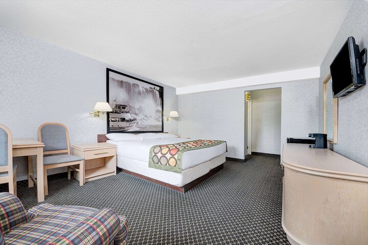 1 King Bed (6 of 12)
