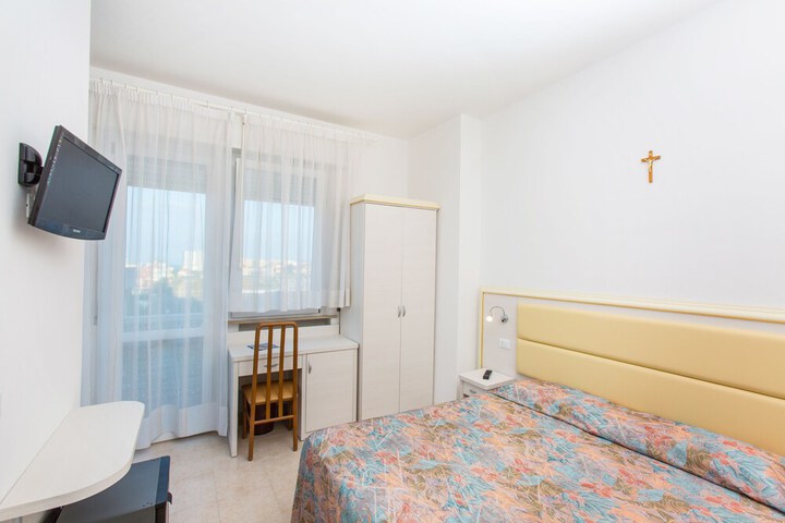 Room 7 of 25