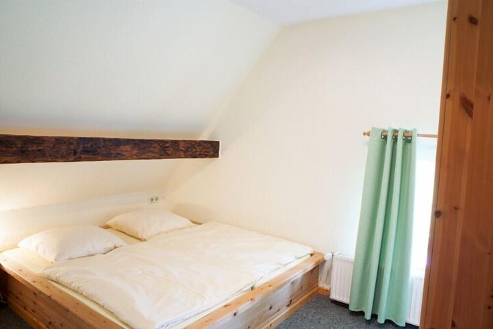 Room 11 of 35