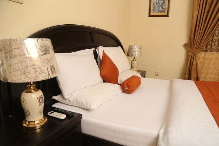 Room 21 of 37