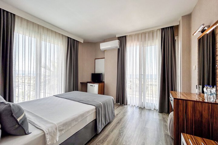 Room 16 of 38