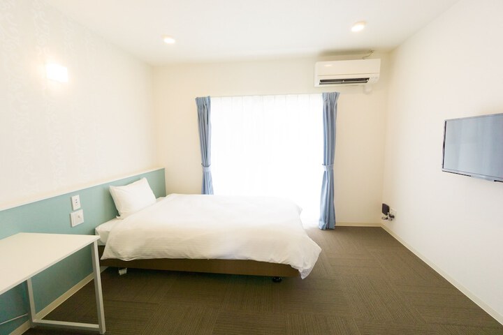 Room 5 of 12