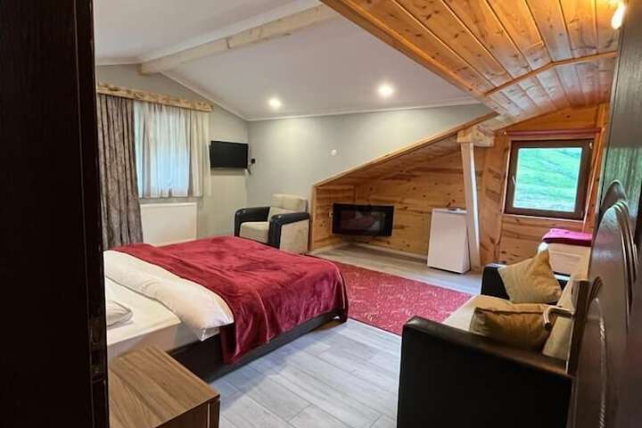 Room 11 of 36