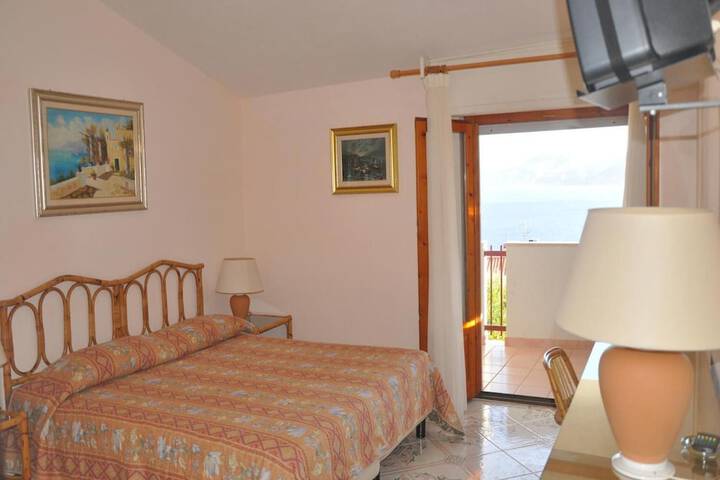 Room 8 of 31