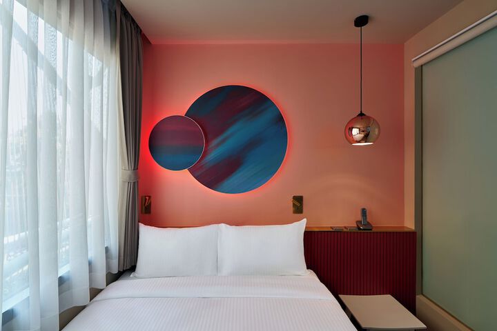 Room 17 of 40