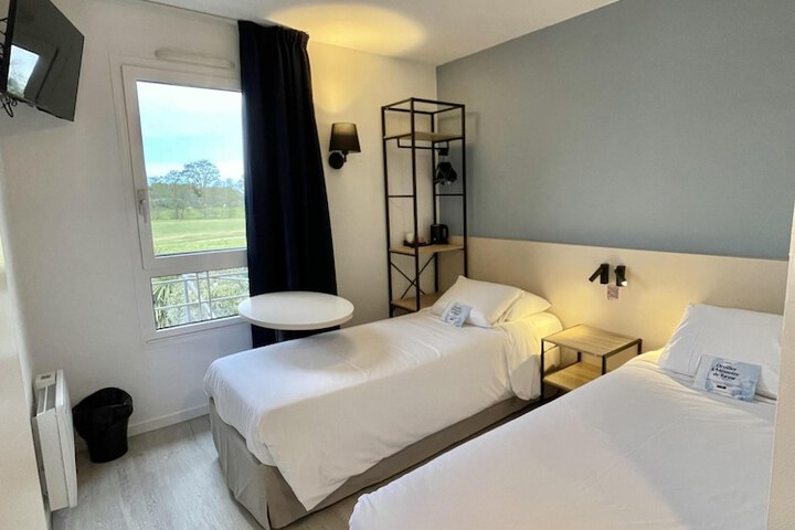 Room 42 of 75