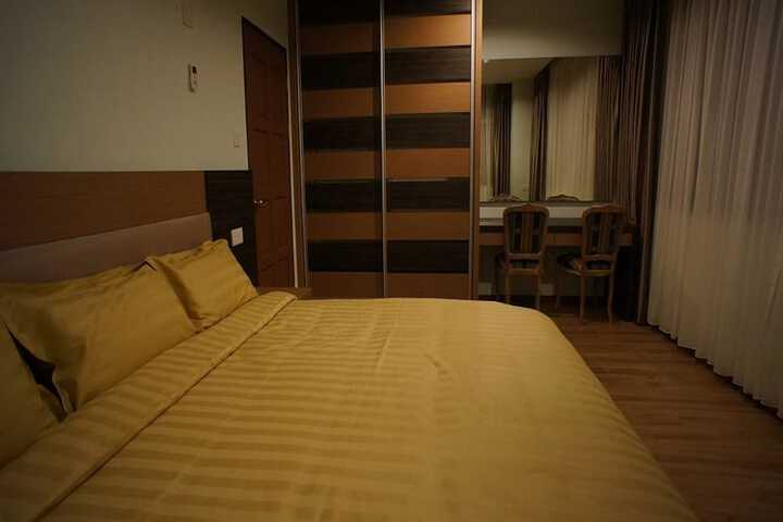 Room 5 of 13