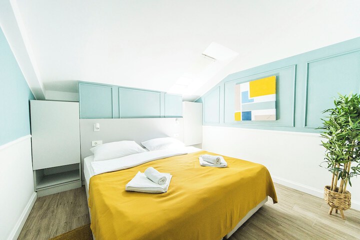 Room 5 of 97